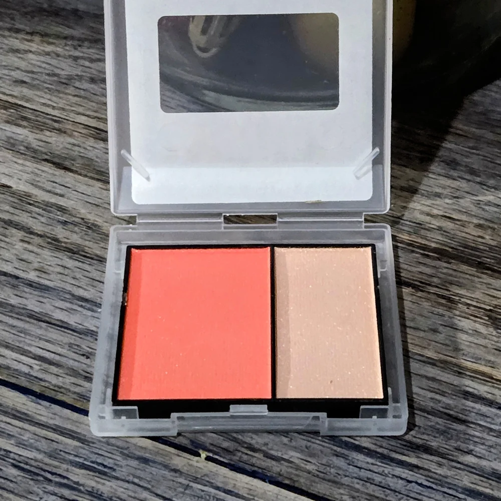 Dual-Tone Blush Palette - Coral and Nude - Picture 4 of 6